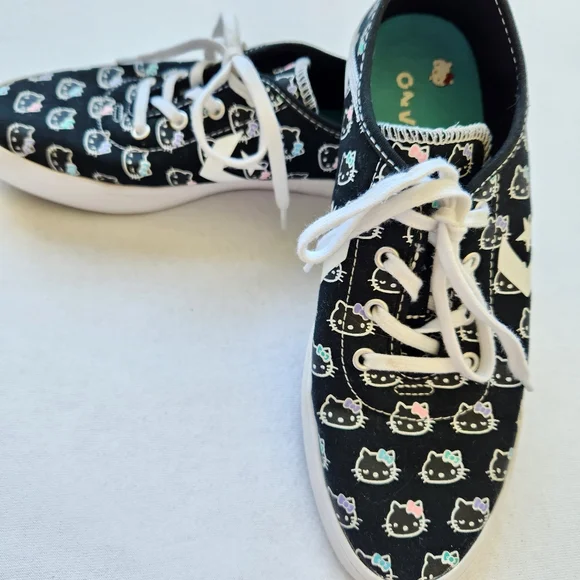 Converse Hello Kitty Print Collab Chuck Taylor Low Sneakers Black Cute Cat 7 - Picture 12 of 16